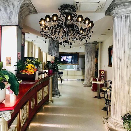 Hotel In Чезенатико Екстериор снимка