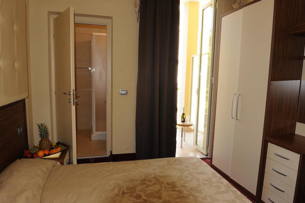 Hotel In Чезенатико Екстериор снимка