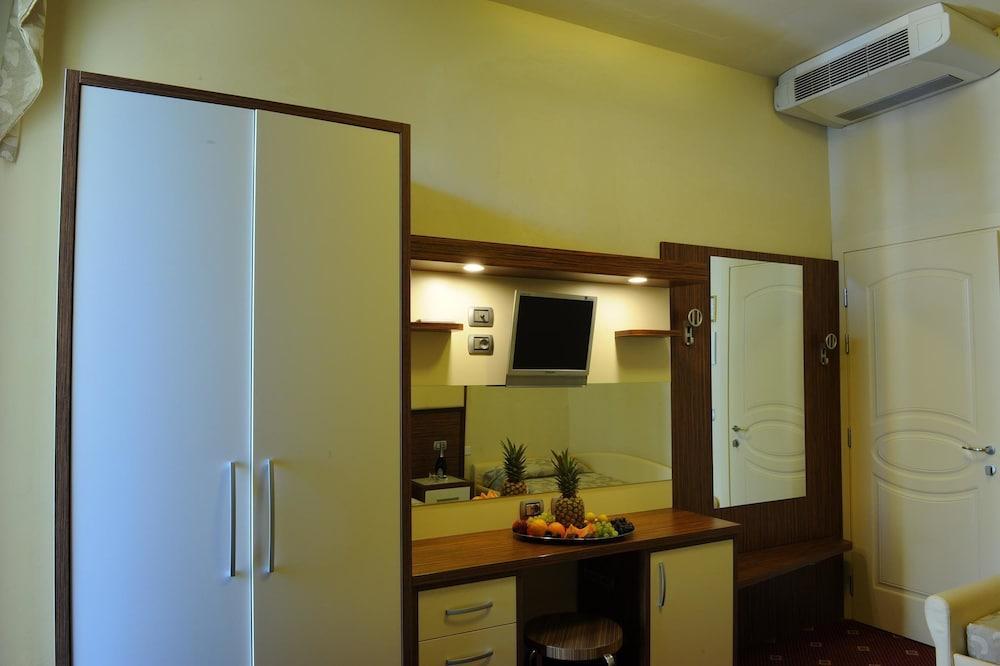 Hotel In Чезенатико Екстериор снимка