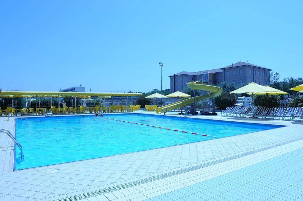 Hotel In Чезенатико Екстериор снимка