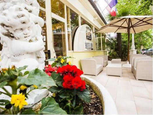 Hotel In Чезенатико Екстериор снимка