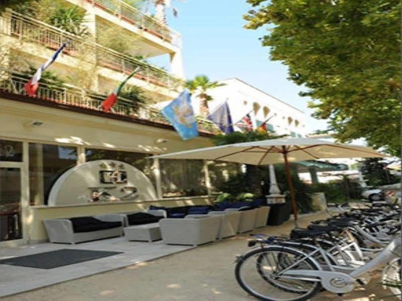 Hotel In Чезенатико Екстериор снимка