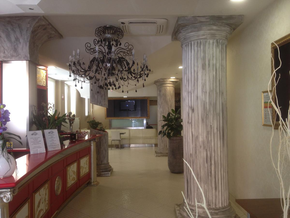 Hotel In Чезенатико Екстериор снимка