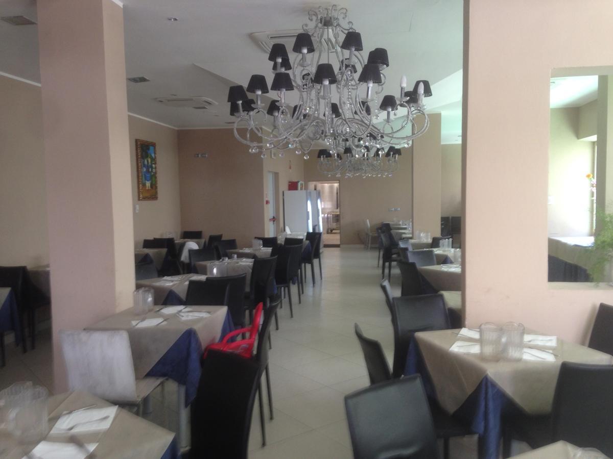 Hotel In Чезенатико Екстериор снимка