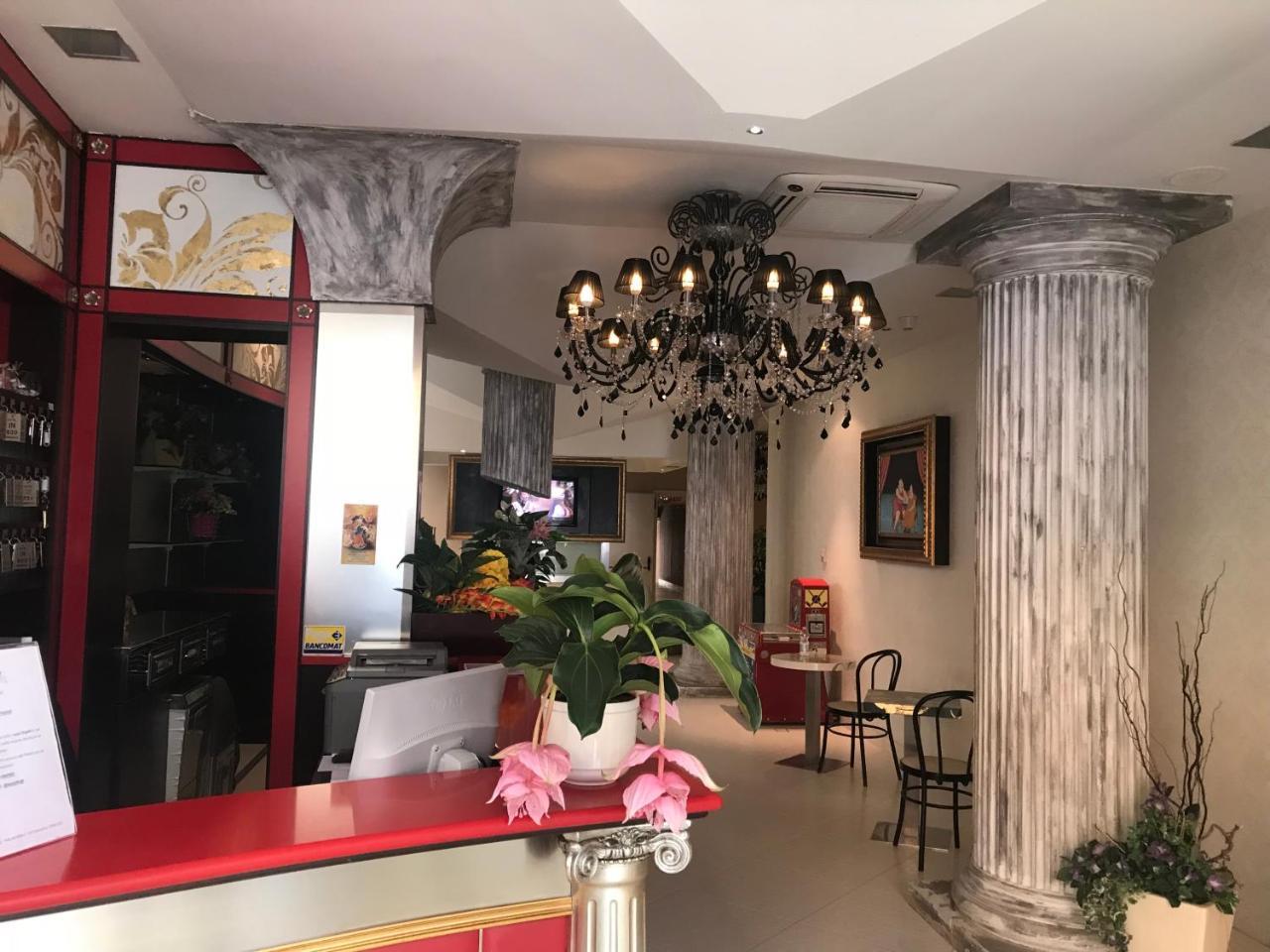 Hotel In Чезенатико Екстериор снимка