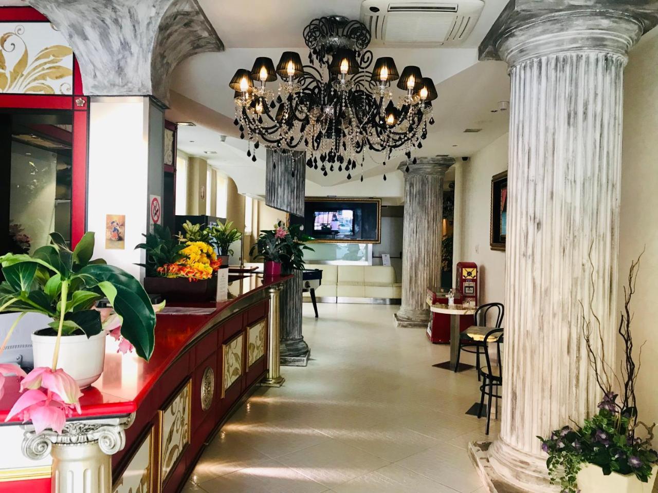 Hotel In Чезенатико Екстериор снимка