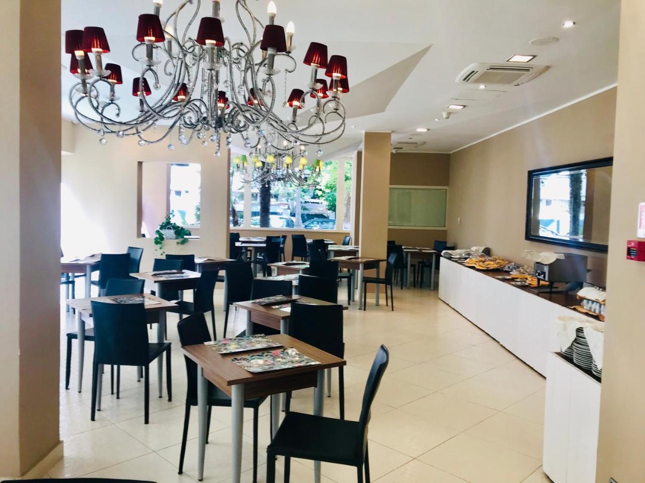 Hotel In Чезенатико Екстериор снимка