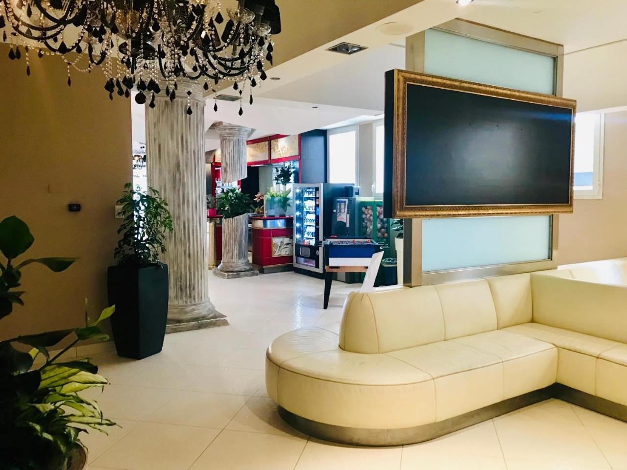 Hotel In Чезенатико Екстериор снимка
