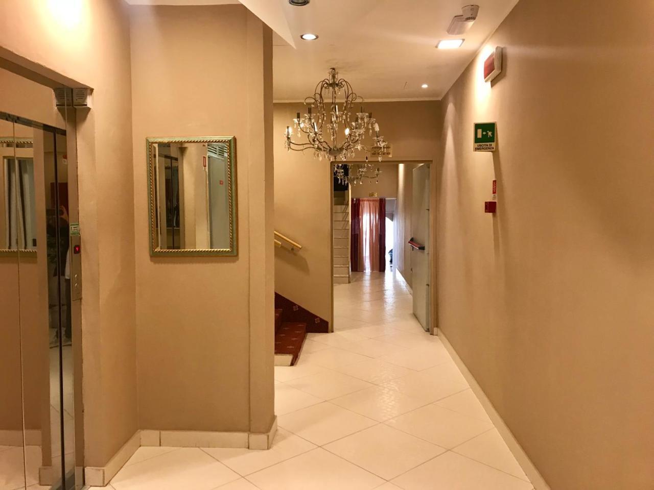 Hotel In Чезенатико Екстериор снимка