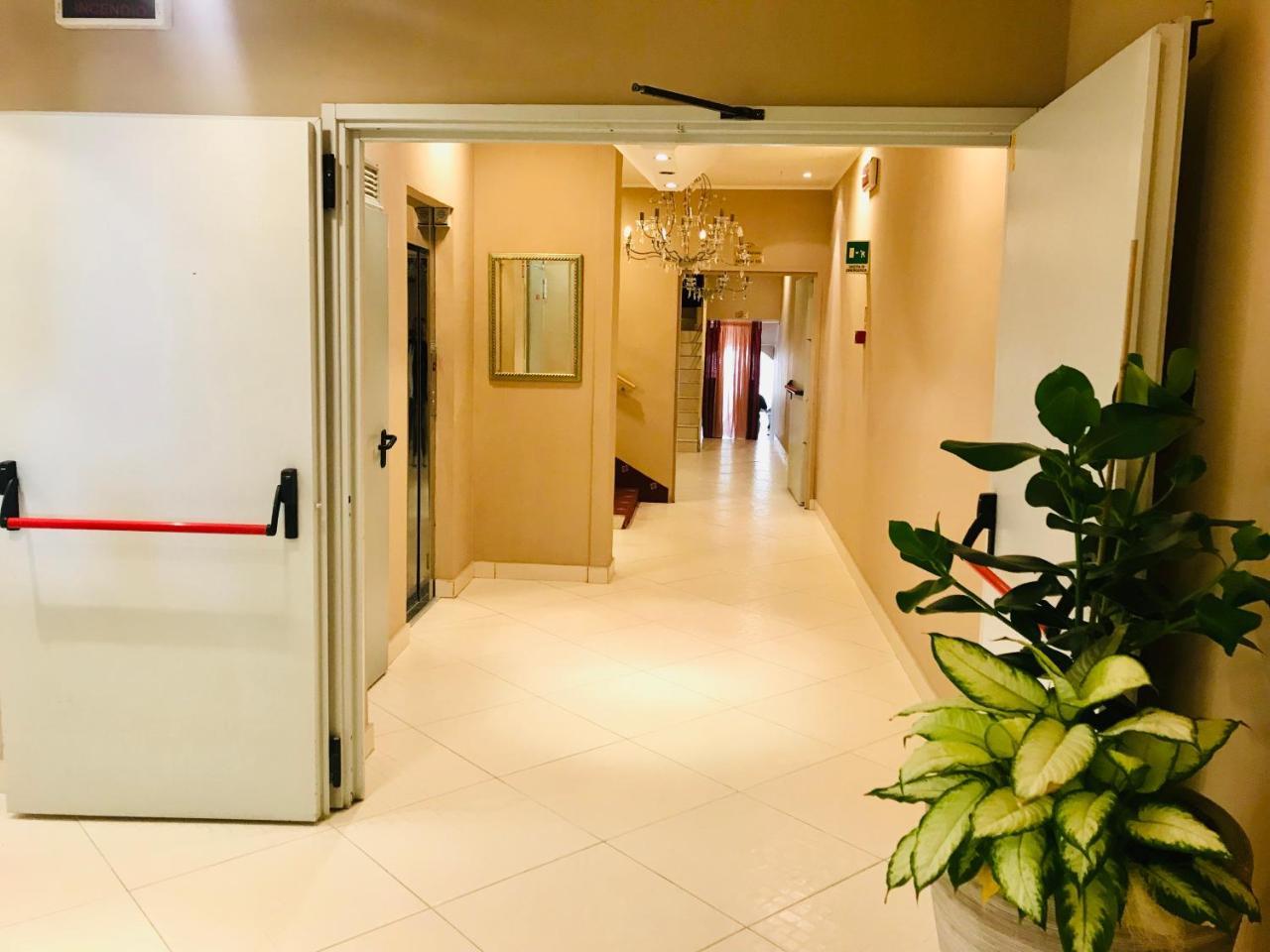 Hotel In Чезенатико Екстериор снимка