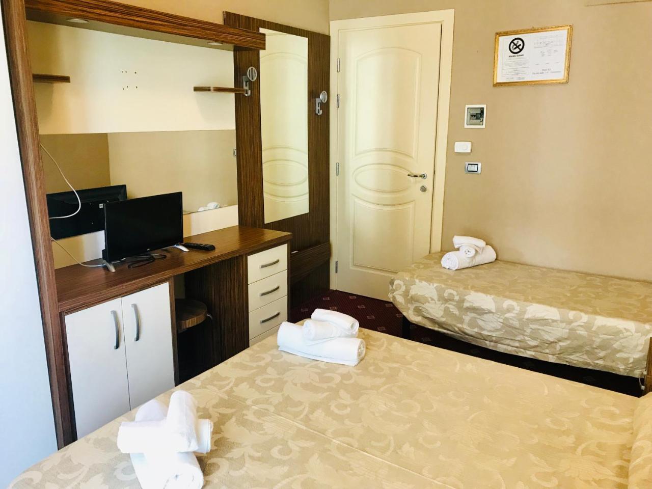 Hotel In Чезенатико Екстериор снимка