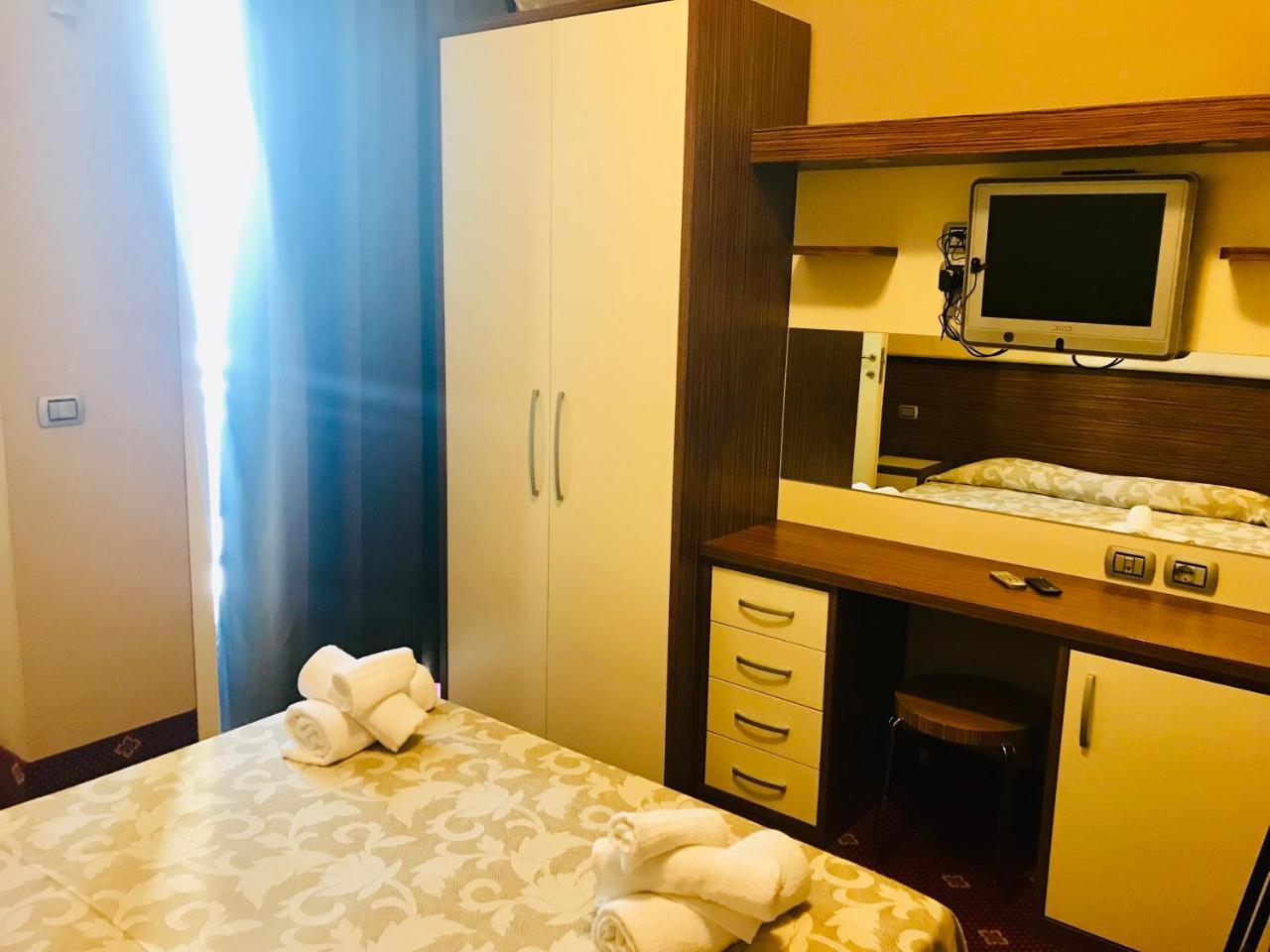 Hotel In Чезенатико Екстериор снимка