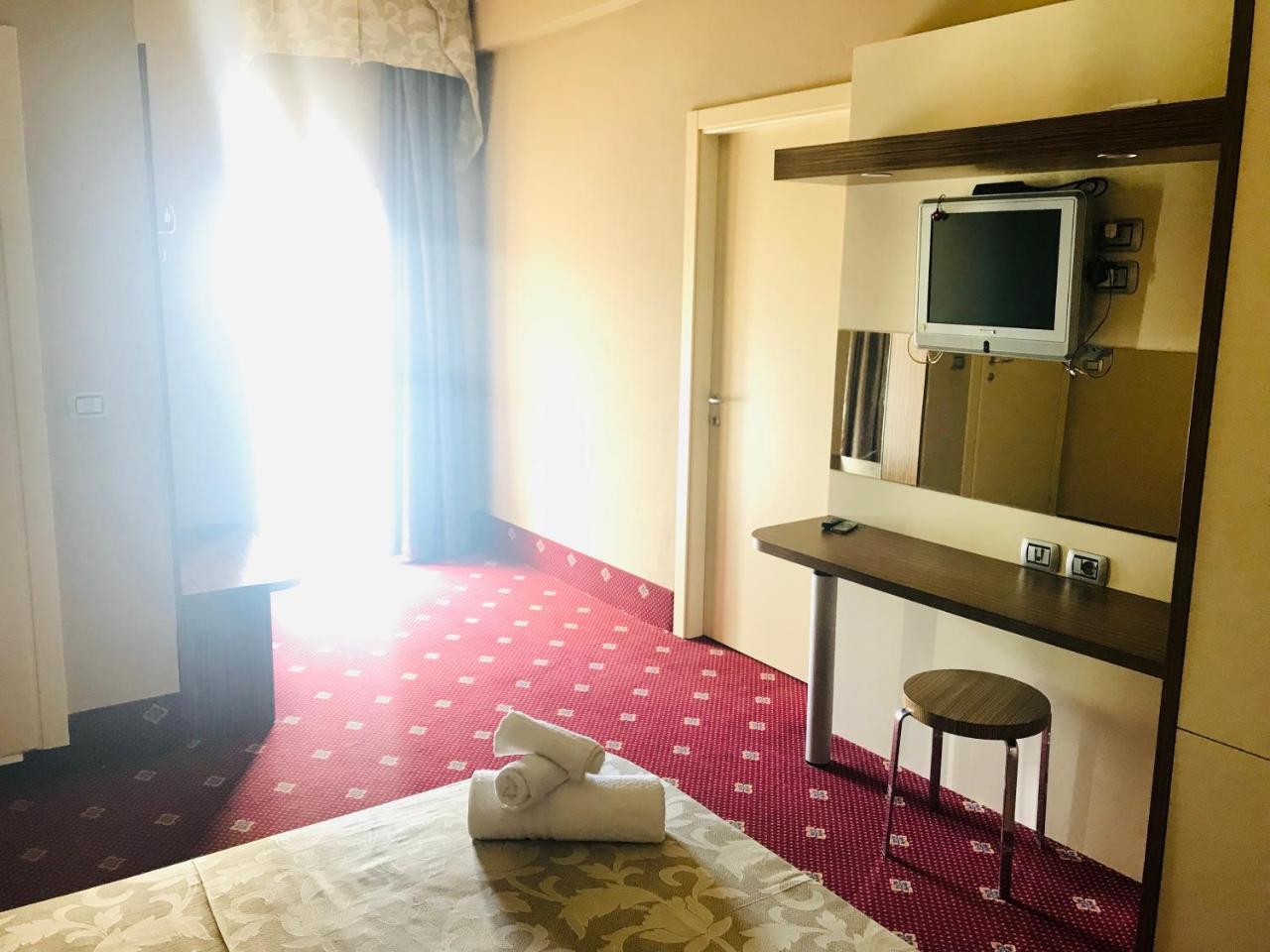 Hotel In Чезенатико Екстериор снимка