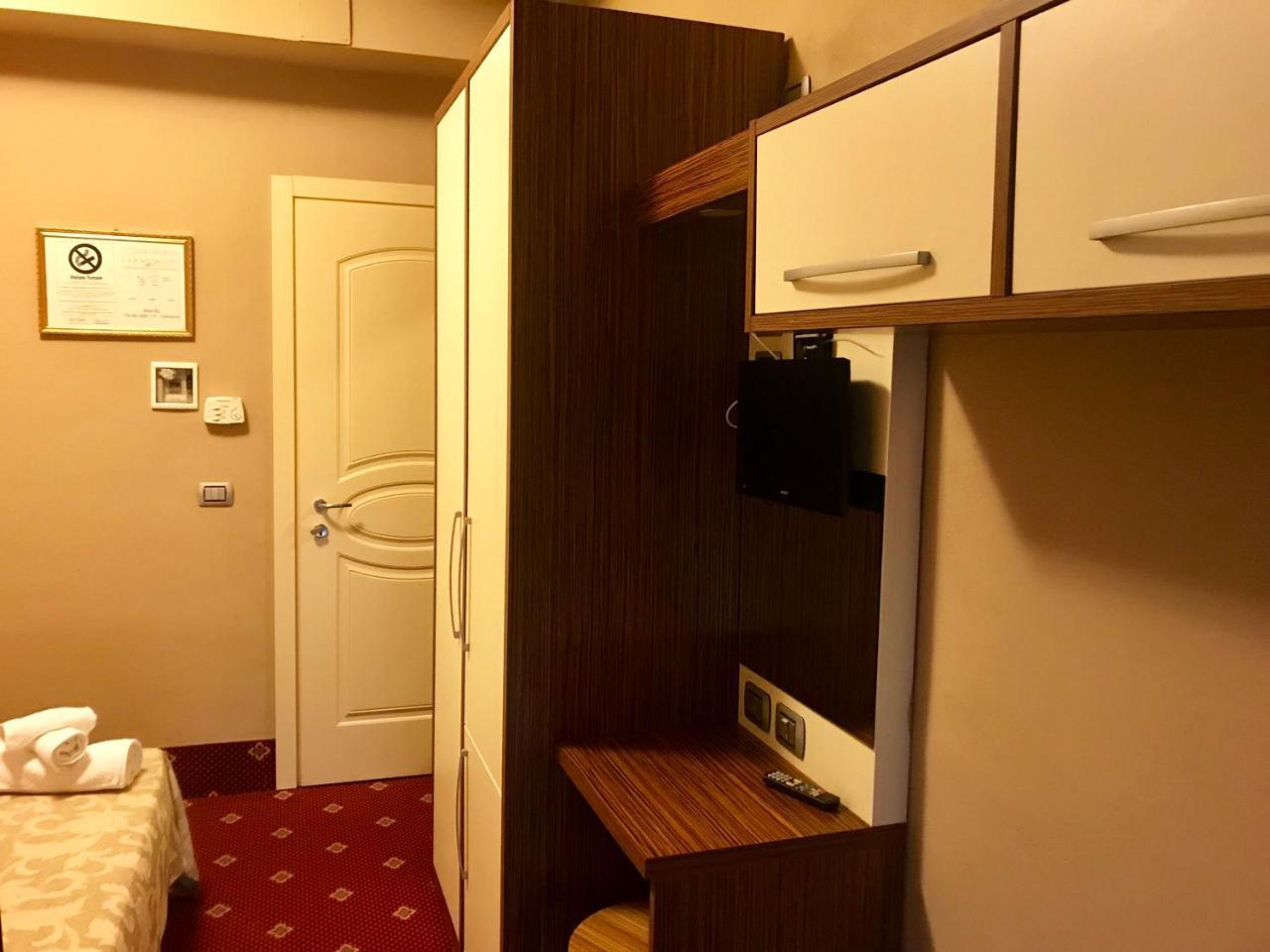Hotel In Чезенатико Екстериор снимка