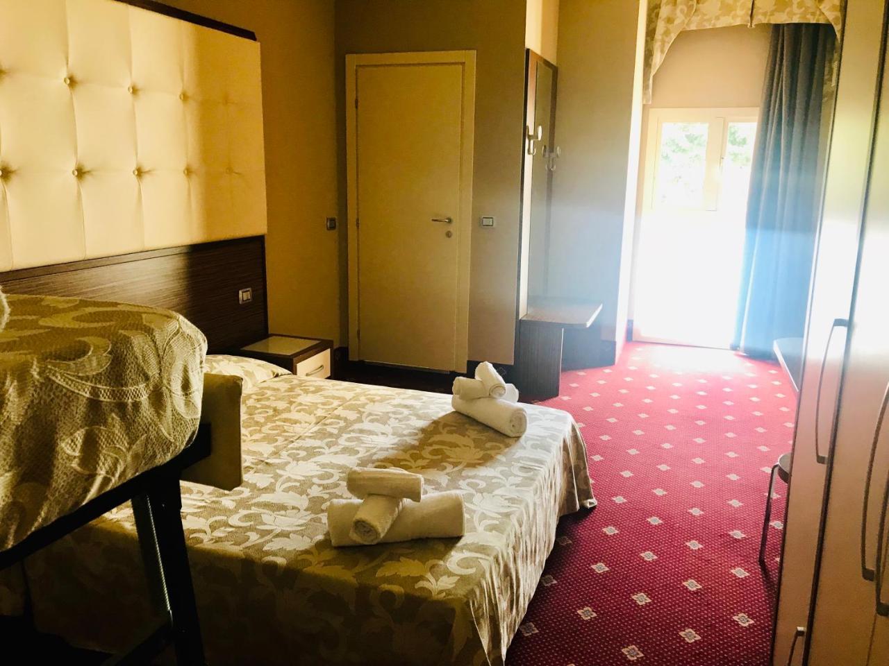 Hotel In Чезенатико Екстериор снимка