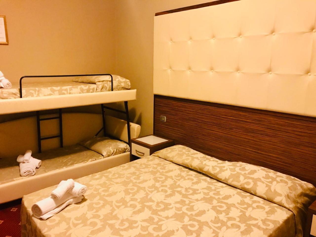 Hotel In Чезенатико Екстериор снимка